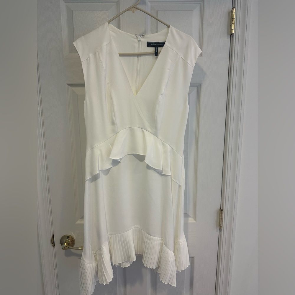 BCBG MAX white v neck with pleated hem